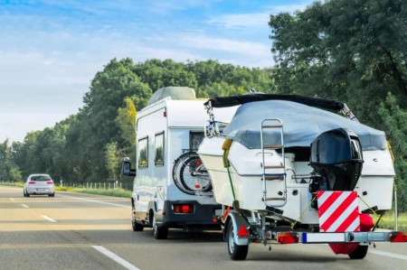 Une remorque porte-bateau pour transporter votre bateau &agrave; Ch&acirc;lons-en-Champagne